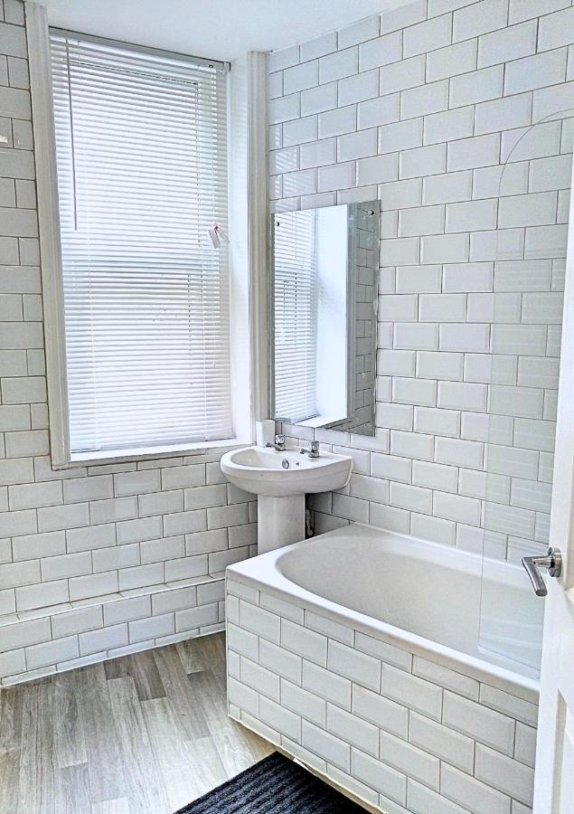 Entire Floor 2 Bedrooms On Westcliff Bournemouth Esterno foto