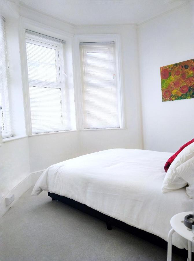 Entire Floor 2 Bedrooms On Westcliff Bournemouth Esterno foto